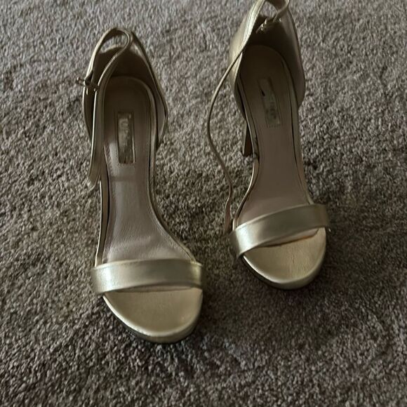 Top Shop gold metallic strappy heels EUC size 9 - Picture 1 of 3